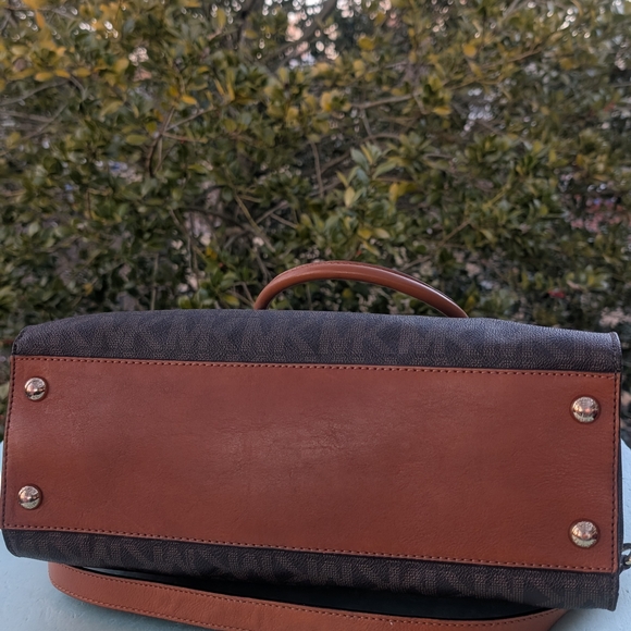 Michael Kors Brown and Tan Shoulder Bag - Picture 6 of 17